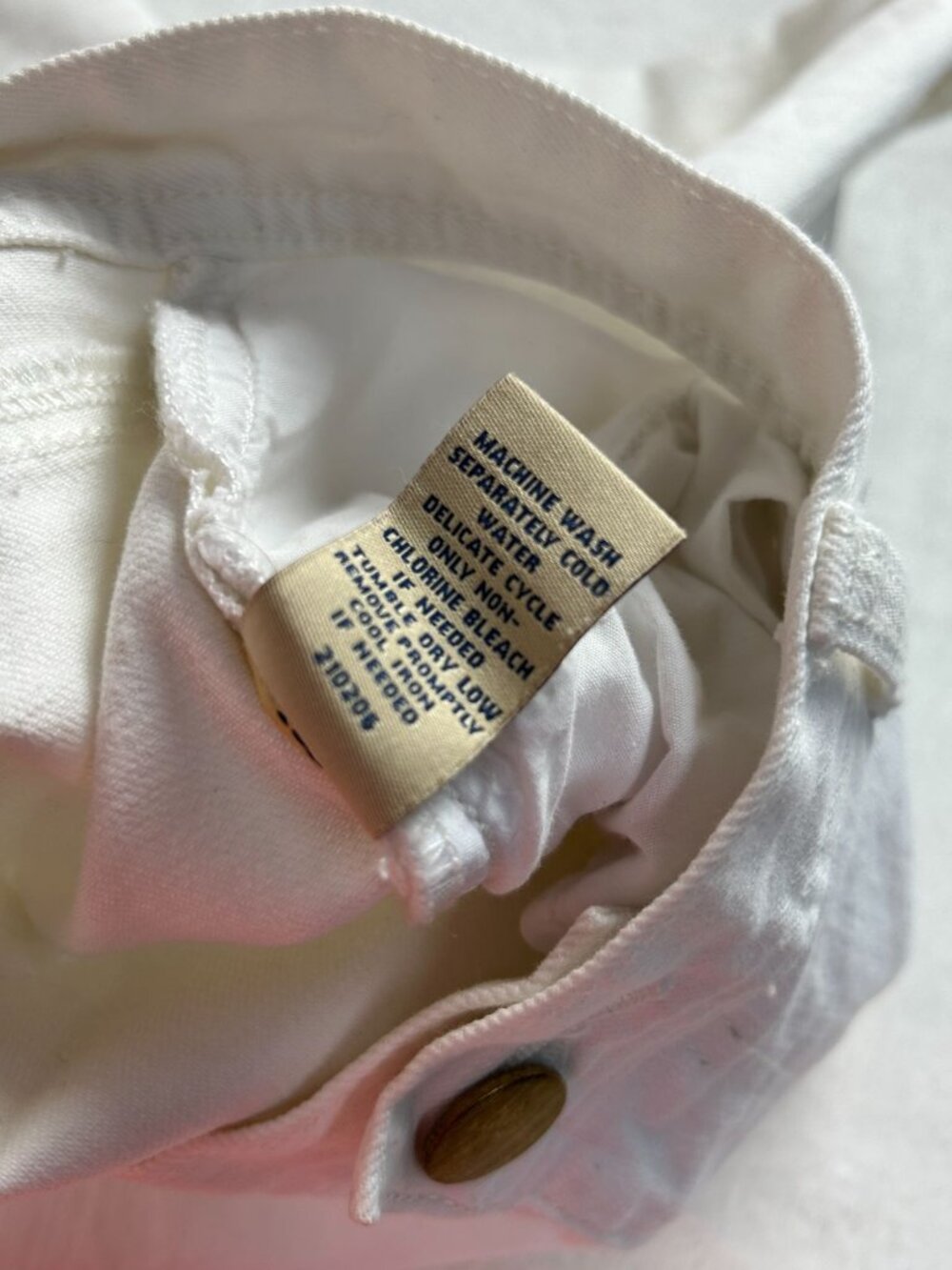 CAbi White Rolled-Hem Bermuda Shorts - Picture 5 of 10